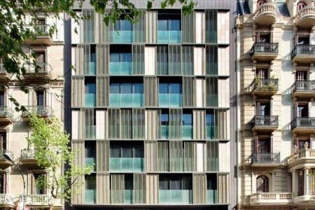 Edificio de viviendas 13 De Sevilla a Dubái: cómo los sistemas elevables HS300 de IDh superan las fronteras