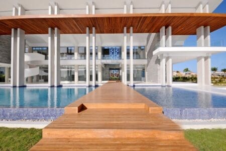 Villa AKIM 8 De Sevilla a Dubái: cómo los sistemas elevables HS300 de IDh superan las fronteras