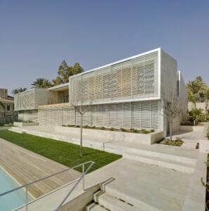 Catamarán 12 De Sevilla a Dubái: cómo los sistemas elevables HS300 de IDh superan las fronteras